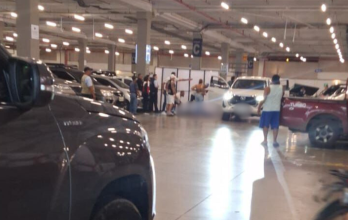 El ataque armado contra alias Ronquillo provocó pánico entre los clientes del centro comercial.