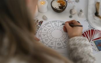Predicciones Astrológicas Enero 2026: Alinea Mente y Corazón Según tu Signo