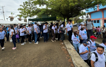 Miles de militantes del correísmo participan en la convención de la Revolución Ciudadana en Manabí, considerada bastión histórico del movimiento.