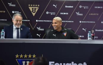 Deyverson firmó autógrafos y compartió con abonados de Liga de Quito tras su presentación oficial.