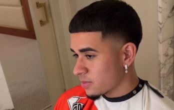 Kendry Páez y su corte de pelo, listo para entrenar en River Plate.