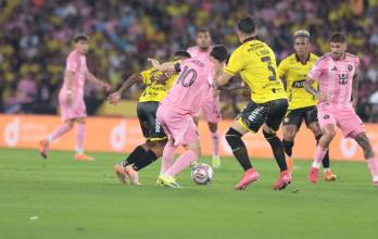 Lionel Messi en acción ante Barcelona SC en el Monumental.