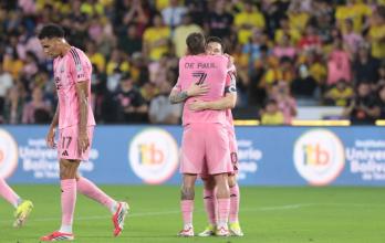 Lionel Messi y Rodrigo De Paul festejando el gol de La Pulga en el estadio Monumental.