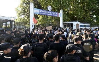 Policías se manifiestan en Rosario (Argentina).