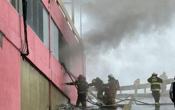 bomberos en incendio de Multicomercio