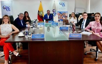 El presidente del CPCCS, Andrés Fantoni (c), convocó a los consejeros a la sesión virtual.