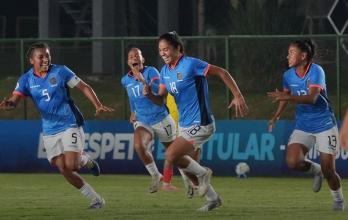 Rosa Flores celebra su golazo histórico desde 38,4 metros que le dio el triunfo a Ecuador sobre Colombia.