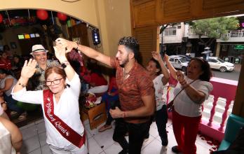 farra y fiesta en El Colonial