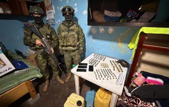 los agentes hallaron evidencia relacionada con el expendio ilícito de sustancias.