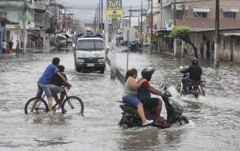 movilidad en calles inundadas de Milagro