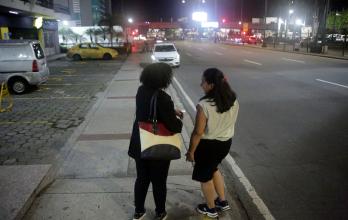 Buses de Guayaquil en la noche