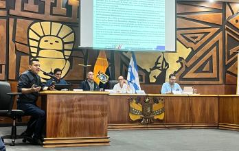 Prefecta Marcela Aguiñaga coordinando acciones en el COE Provincial ante emergencia climática en Guayas.