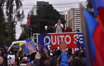 El alcalde de Quito Pable Muñoz encabezó una marcha a la Corte Constitucional el 4 de marzo de 2026.