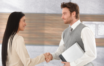 En varios países de América Latina es común utilizar “buen día” como saludo cotidiano.