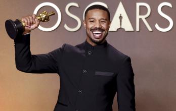 Michael B. Jordan posa con su Óscar.