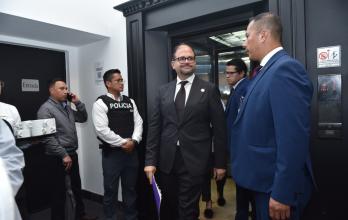 El ministro John Reimberg defendió los operativos contra el crimen organizado en Ecuador.