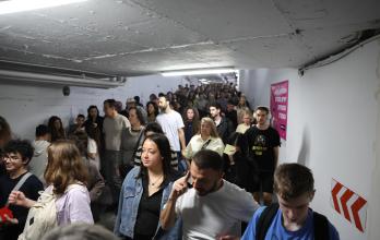 personas se refugian  en Tel Aviv, Israel,