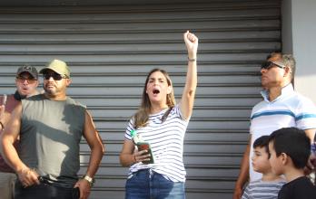 Fiorella Icaza junto a sus pequeños hijos pidió a su esposo resistir y a seguir luchando por su libertad