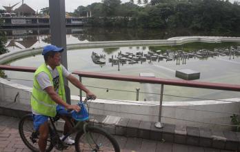 Fuente Monumental apagada en el Malecón del Salado