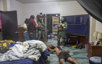 Las fuerzas de seguridad ingresaron a un inmueble que presuntamente era utilizado para actividades ilícitas.