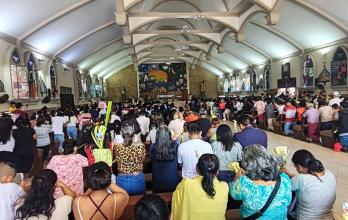 Las iglesias catolicas en Santa Elena se coparon de devotos por el Domingo de Ramos