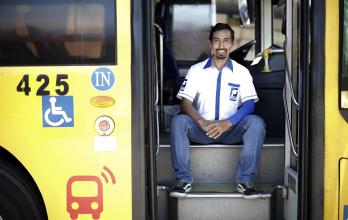 irving Ayala posando antes de iniciar su jornada laboral