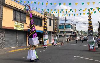 Otros personajes también son recreados en el arrastre de las banderas en Saquisilí.