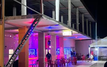 Fuentes policiales indicaron que el establecimiento no contaba con permisos de funcionamiento y operaba de manera clandestina