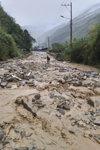 Desde el ingreso de Baños, por Pelileo, se observan rastros de los deslaves.