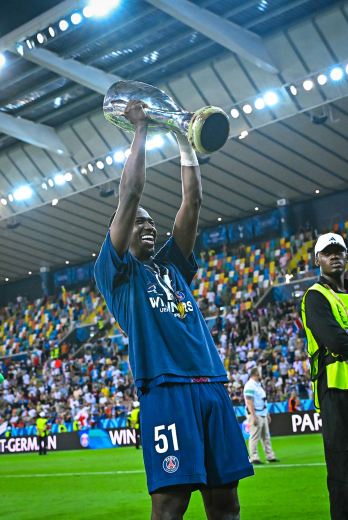 willian pacho supercopa de europa