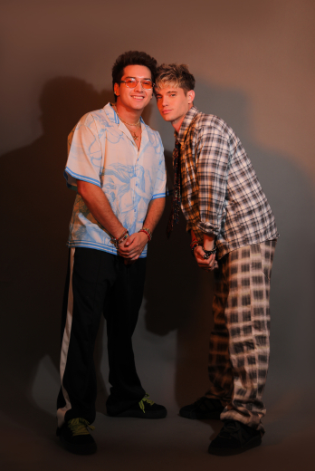 Jandino y Lionel Ferro posan para el lente de EXPRESIONES