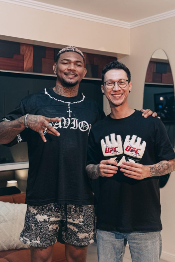 El Niño Moi de los tatuajes Moisés Caicedo y Michael Morales.