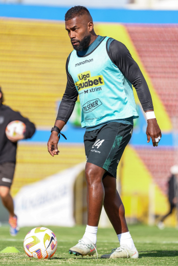 Gabriel Achilier en el 2025 defendió la camiseta de Orense.