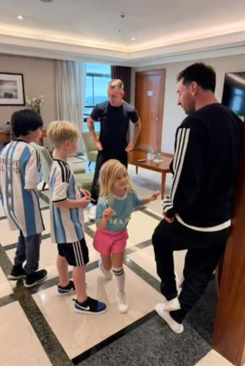 Los Díaz y Lionel Messi en su paso por Guayaquil.