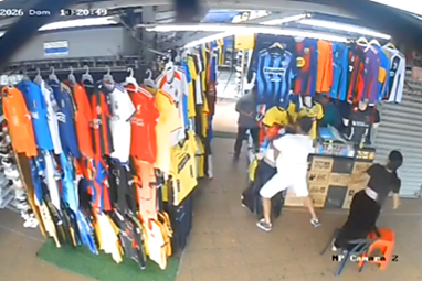 Asalto a vendedora de camisetas en la Bahía