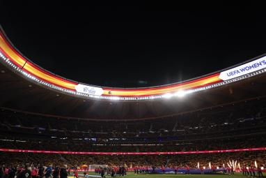 Estadio lleno en el Metropolitano para el duelo de la Tri-