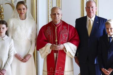 Papa con familia Grimaldi.