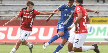 Tobías Coppo (I) es titular habitual en Leones FC.