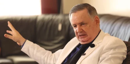 El estratega político y electoral Antonio Tramontana dialoga con Diario EXPRESO para analizar el escenario de las elecciones seccionales, los retos del oficialismo y la oposición, y el impacto que puede tener la gestión del presidente Daniel Noboa en el oficialismo. El consultor político señala que la comunicación es uno de los principales problemas del Gobierno y sugiere la salida de la secretaria Irene Vélez.

──────────────────────────────────
SUSCRÍBETE A EXPRESO
Periodismo independiente · Edición digital completa · Sin límite de artículos
→ https://suscripcion.expreso.ec

✔ Acceso a la edición impresa digital
✔ Noticias sin paywall en expreso.ec
✔ Contenido exclusivo para suscriptores
──────────────────────────────────
SÍGUENOS
Web → https://www.expreso.ec
Instagram → https://www.instagram.com/expresoec/
Facebook → https://www.facebook.com/expresoec
X/Twitter → https://x.com/Expresoec
TikTok → https://www.tiktok.com/@expresoec
Suscríbete aquí → https://suscripcion.expreso.ec
──────────────────────────────────
#eleccionesecuador #Ecuador #Guayaquil #[Programa]