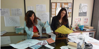 De izquierda a derecha, Alejandra Pinto y Karina Chicaiza, integrantes de Licuadora Gestora.