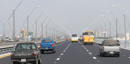 El Puente de la Unidad Nacional conecta Guayaquil con Samborondón y Durán y es uno de los principales accesos a la ciudad.