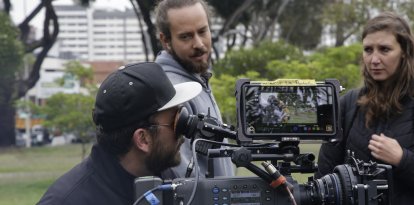 Nosotros, mi papá y el perro se rodó en distintos puntos de Quito. Para su director, Pablo Arturo Suárez, la ciudad debía funcionar como un personaje y reflejar la cotidianidad de sus protagonistas.