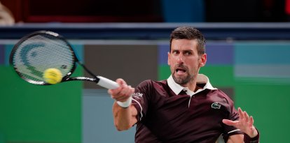 Novak Djokovic lució agotado ante Hubert Hurkacz quien en dos sets lo eliminó en su primer partido del Masters 1000 de Shanghai.