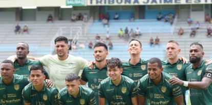 Orense SC recibe a Deportivo Cuenca en el estadio Nueve de Mayo.