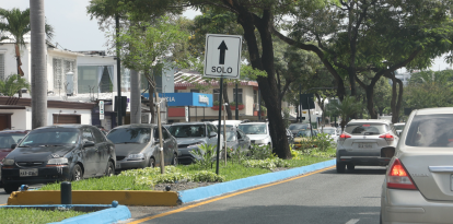 La congestión vehicular es uno de los problemas que aquejan en Urdesa.