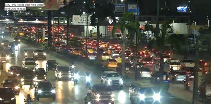 Extensas filas de vehículos se evidenciaron en la avenida Pedro Menéndez Gilbert, en el norte de Guayaquil, entre la tarde y noche de este jueves 15 de octubre.