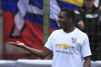 Edison Realpe jugó las dos últimas temporadas en Liga de Quito. Con los albos fue campeón nacional en 2018.

LIGA DE QUITO VS AUCAS 



11 de marzo  de 2018



Agencia (ag-expreso ag-extra ag-quito)