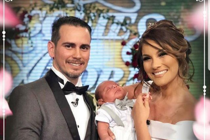 La familia completa: Jacqueline junto a su esposo, Andrés Garcerant, y el pequeño Benjamín.