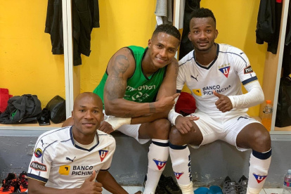 Antonio Valencia (i) analiza su continuidad en Liga de Quito, equipo que no contará con Jefferson Orejuela (d).