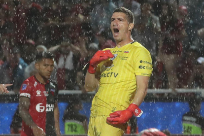Pinos atajó un penal en la final de Copa Sudamericana que conquistó con Independiente del Valle.